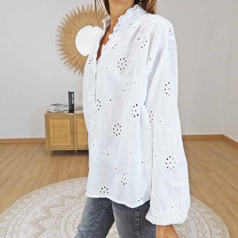 chemisier blanc femme froufrou boutonniere