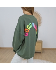 weat femme kaki inscription good vibes relief bouclette