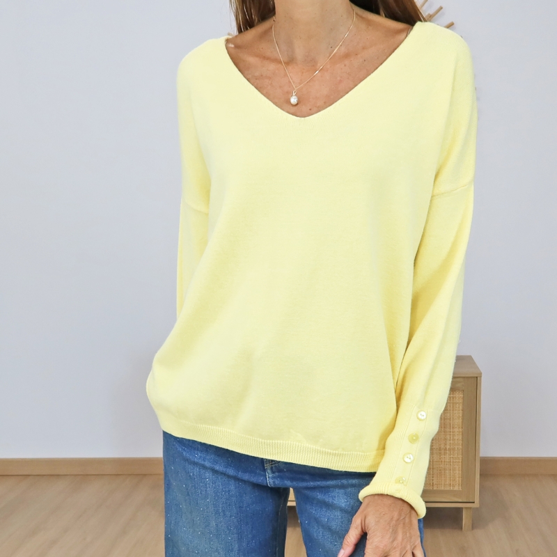 pull fanta jaune maille douce porté