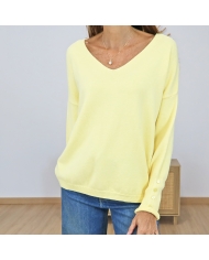 pull fanta jaune maille douce porté