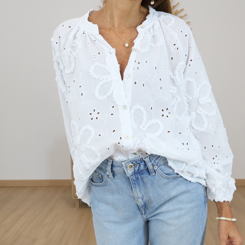 chemisier blossy femme détail broderie blanche