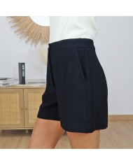 short femme vue face noir