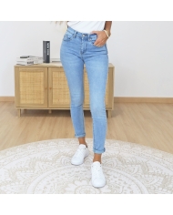 jean femme tenue moderne