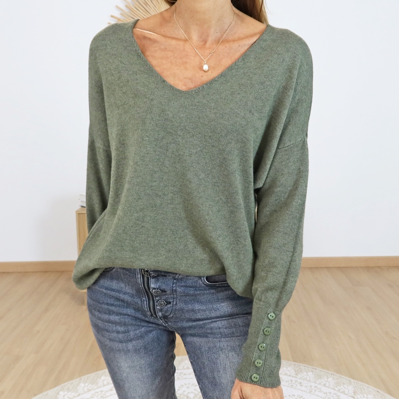 pull femme boutons poignets detail