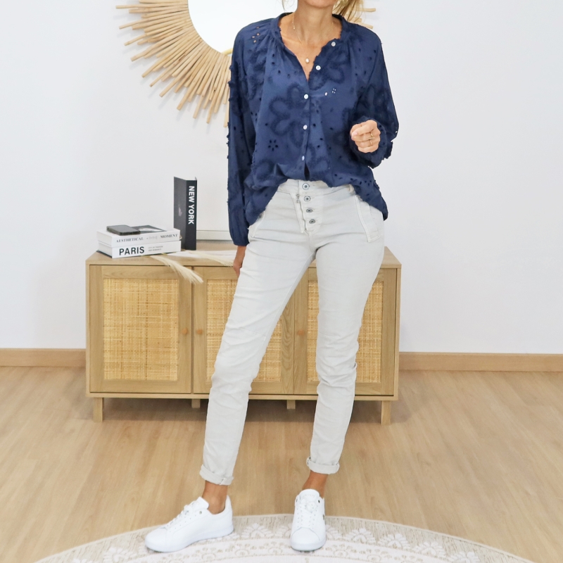 blouse brodée bleu marine look femme