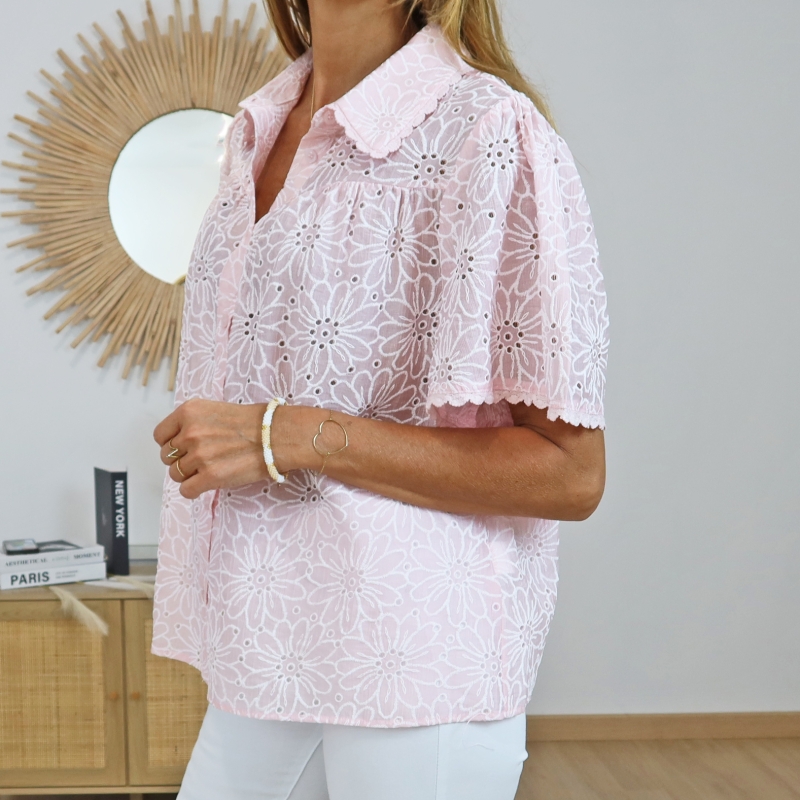 blouse rose féminine détail finition brodée