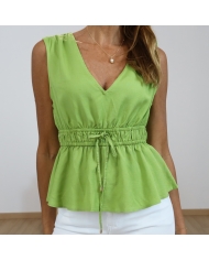 top fluide vert détail taille smockée