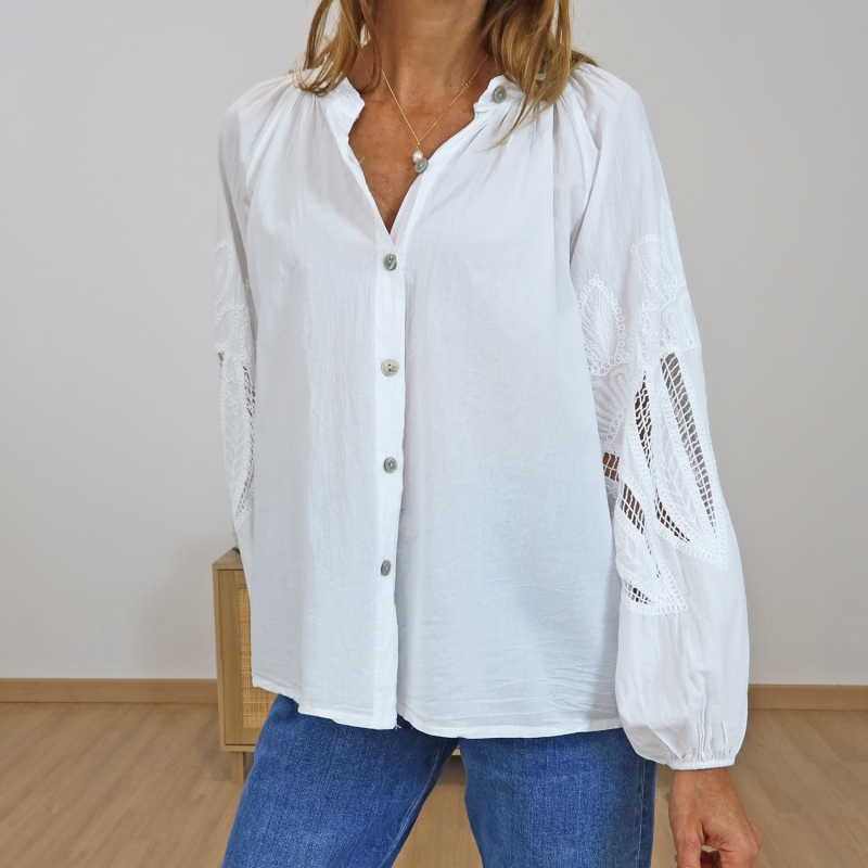 blouse blanche femme broderie manches détail