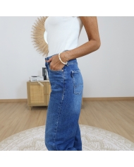 jean femme coupe moderne stylée