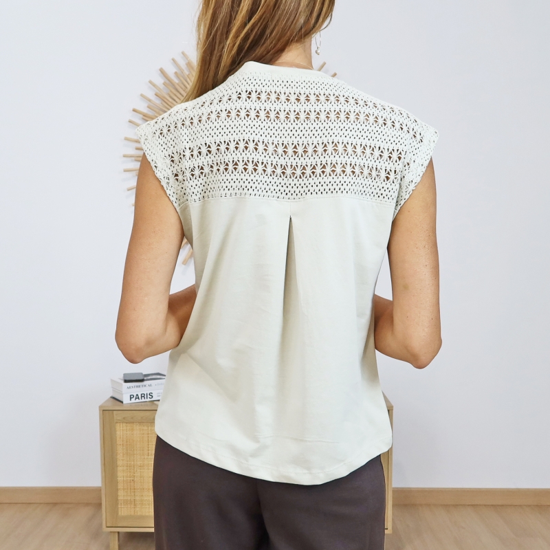 t shirt détail dos ajouré