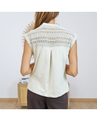 t shirt détail dos ajouré