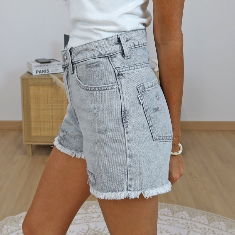 short jean gris effiloché