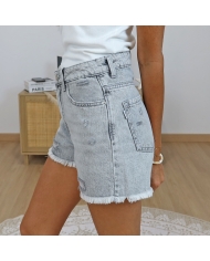 short jean gris effiloché