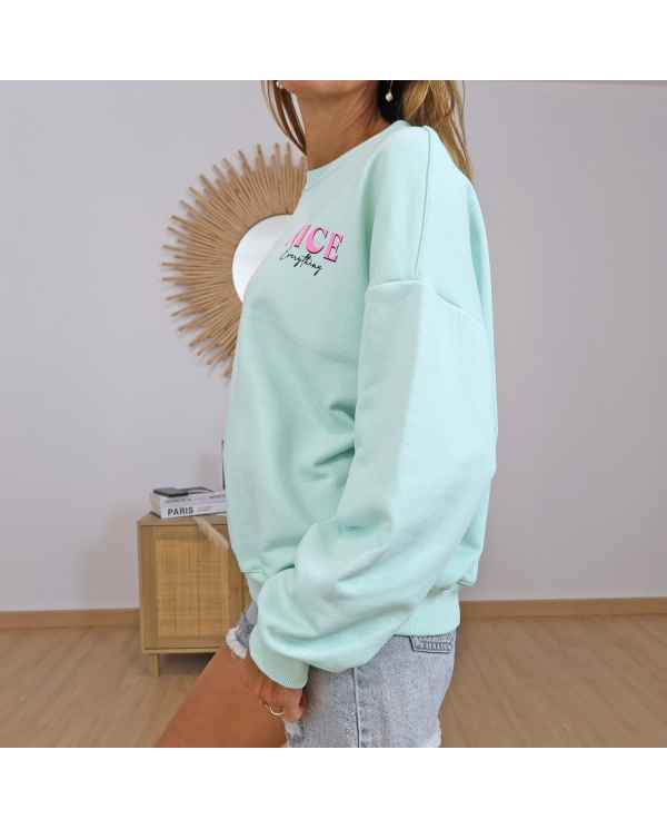 sweat femme nice poitrine détail