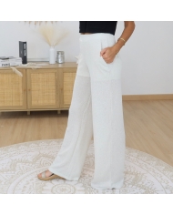 pantalon fluide beige femme porté look chic