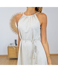 détail lien dos robe beige ajustable