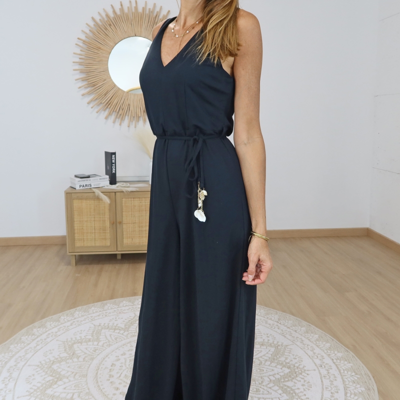 détail décolleté V combinaison femme