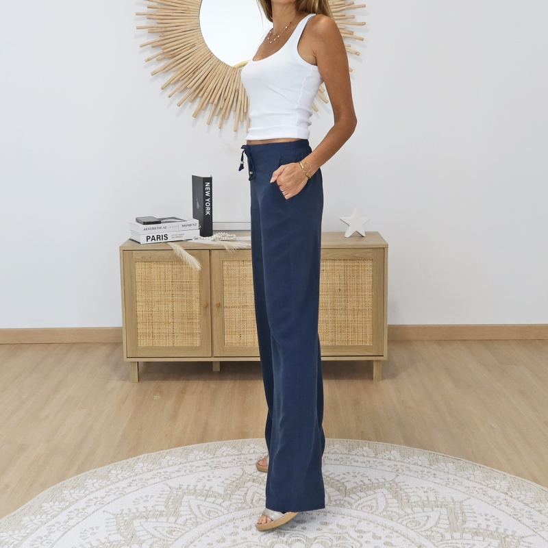 pantalon bleu marine silhouette elegante