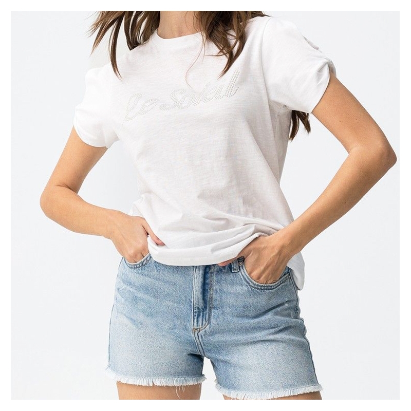 t shirt blanc femme tenue estivale