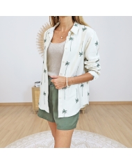 chemise beige femme portée ouverte