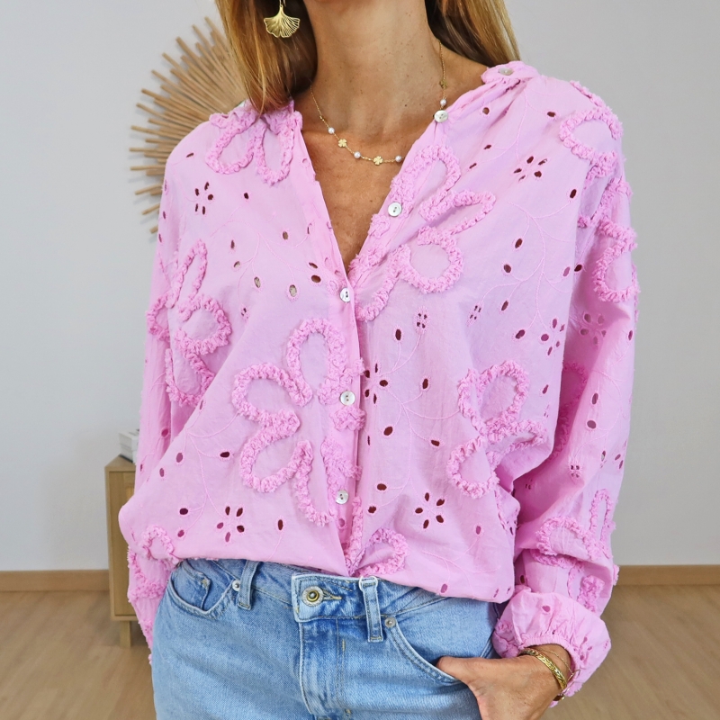 chemise rose broderie fleur détail