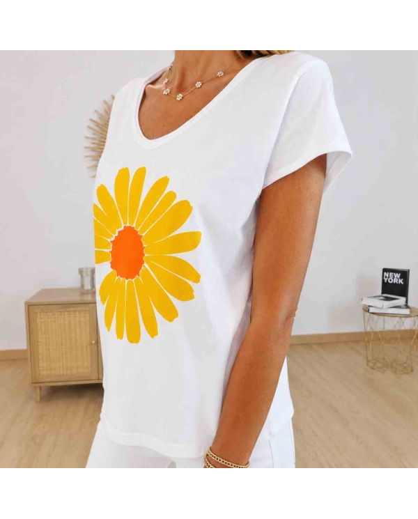 t-shirt blanc fleur jaune look casual