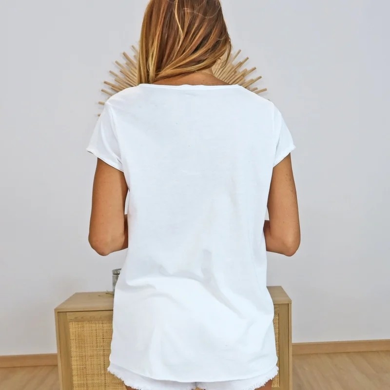 t-shirt blanc col v femme porté