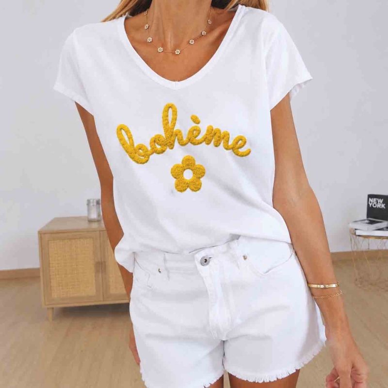 t-shirt bohème jaune femme col v porté
