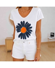 t-shirt marguerite bleu marine porté femme