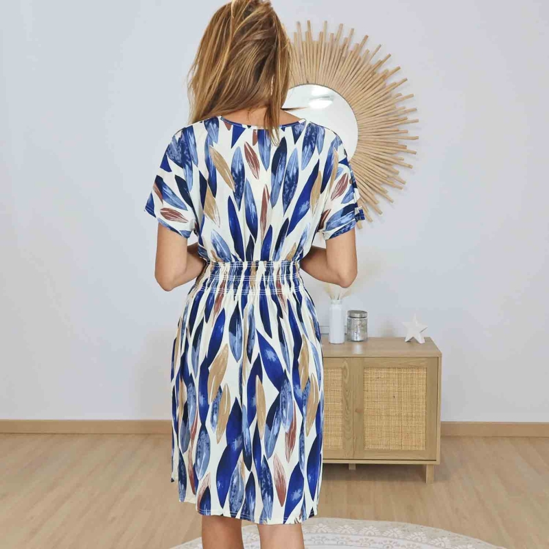 Dos de la robe courte magique bleue – Taille élastiquée et tissu fluide