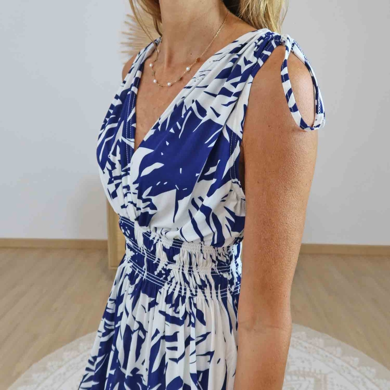 Robe Léonie bleue avec ceinture – Décolleté V croisé élégant