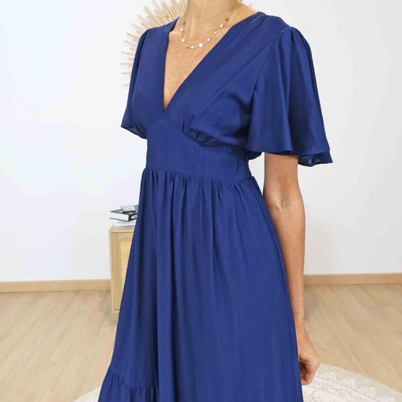 Robe Lison marine de face – Décolleté V et taille marquée