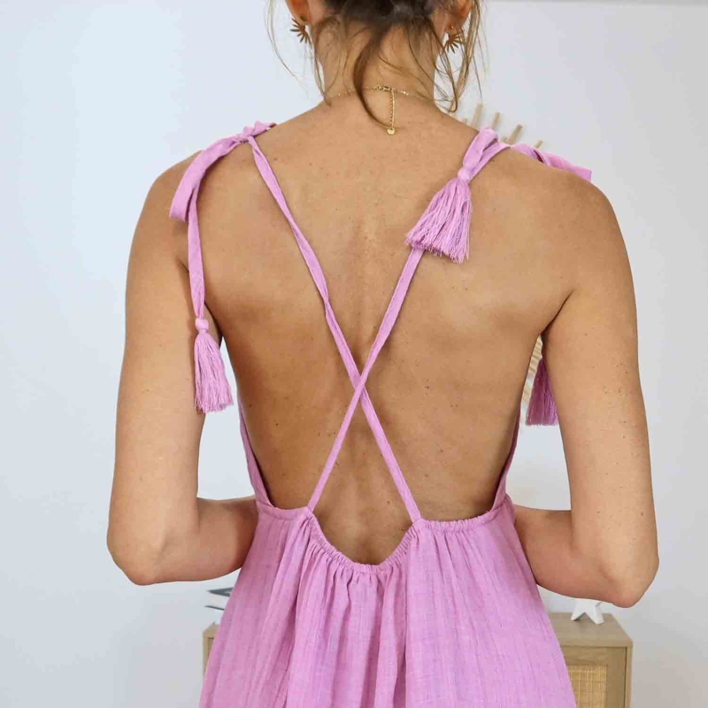 Dos de la robe Alizé rose avec bretelles nouables et pompons