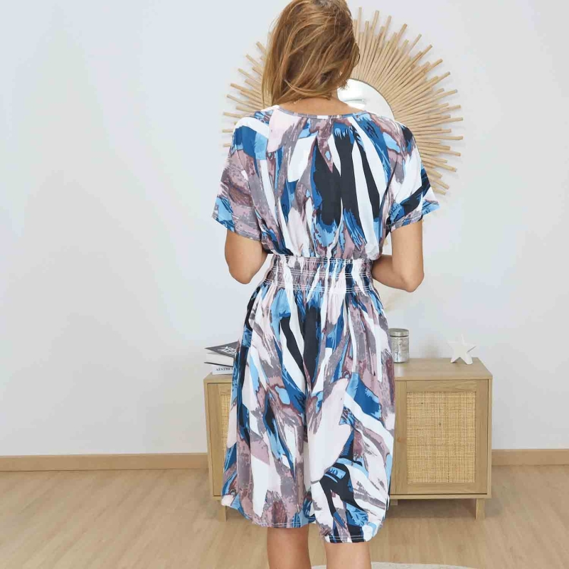 Dos de la robe courte Elina – Taille élastiquée et tissu fluide