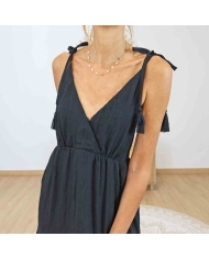 Robe bohème longue noire portée de face – Look élégant