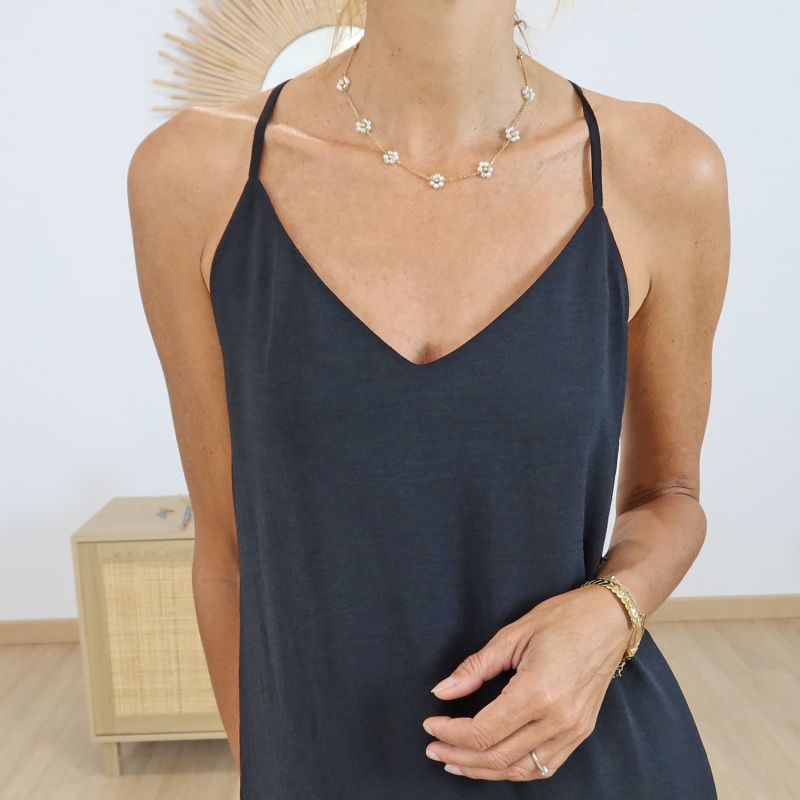 Robe Bestie Noire de face – Col V élégant