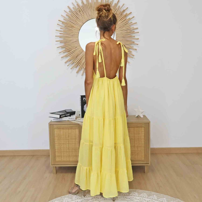 Robe bohème longue jaune portée de face – Look estival