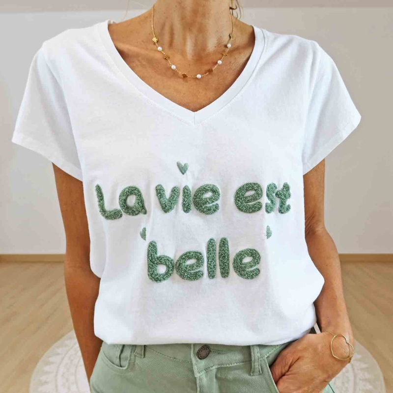 T-shirt femme col V message La vie est belle