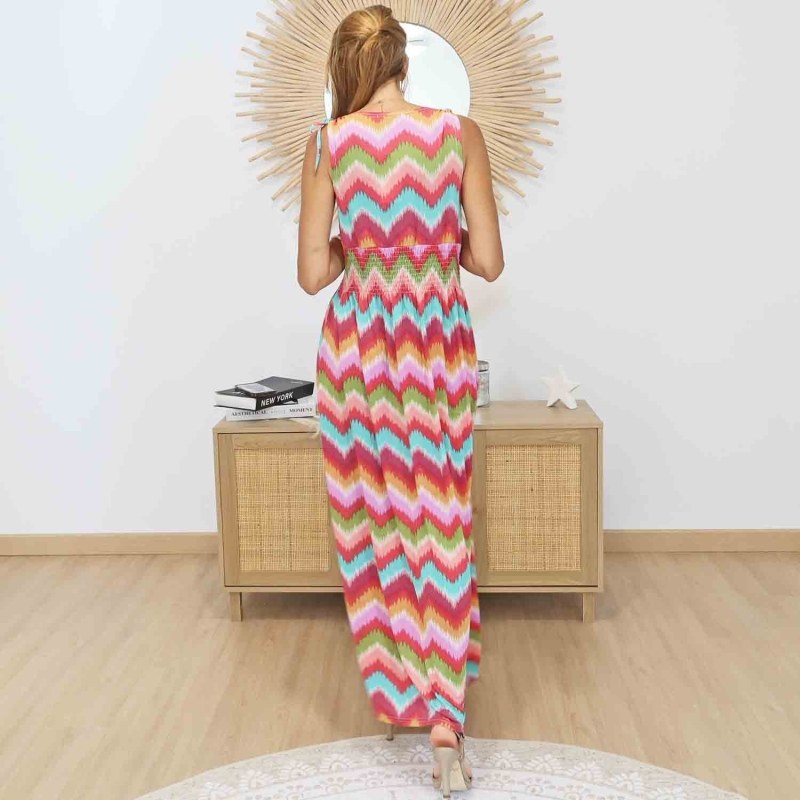 Robe magique Mila corail portée par mannequin face dos