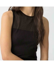 Top noir femme avec détail semi-transparent