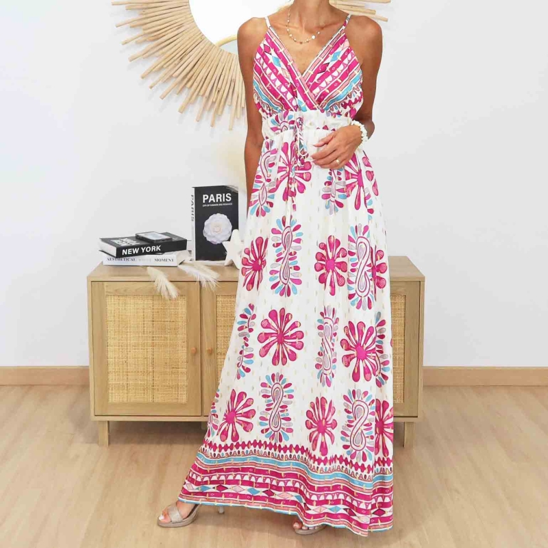 Vue de face de la robe longue Giulia fuchsia style bohème chic