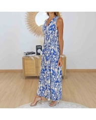 Robe longue imprimé baroque bleu roi et beige portée de face