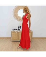 Robe rouge cintrée avec fente sur le devant modèle Isis