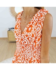Détail du décolleté V de la robe magique orange Athéna