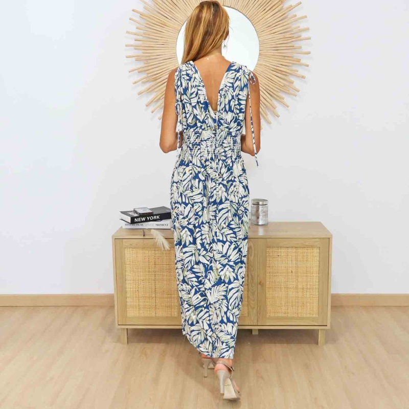 Détail du décolleté V de la robe Cassiopée