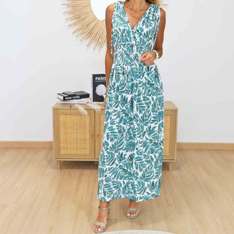 Robe longue verte à imprimé feuillage portée par un mannequin