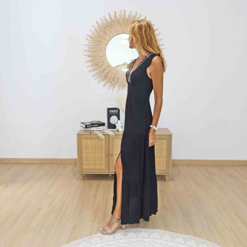 Robe longue noire avec fente sur le devant