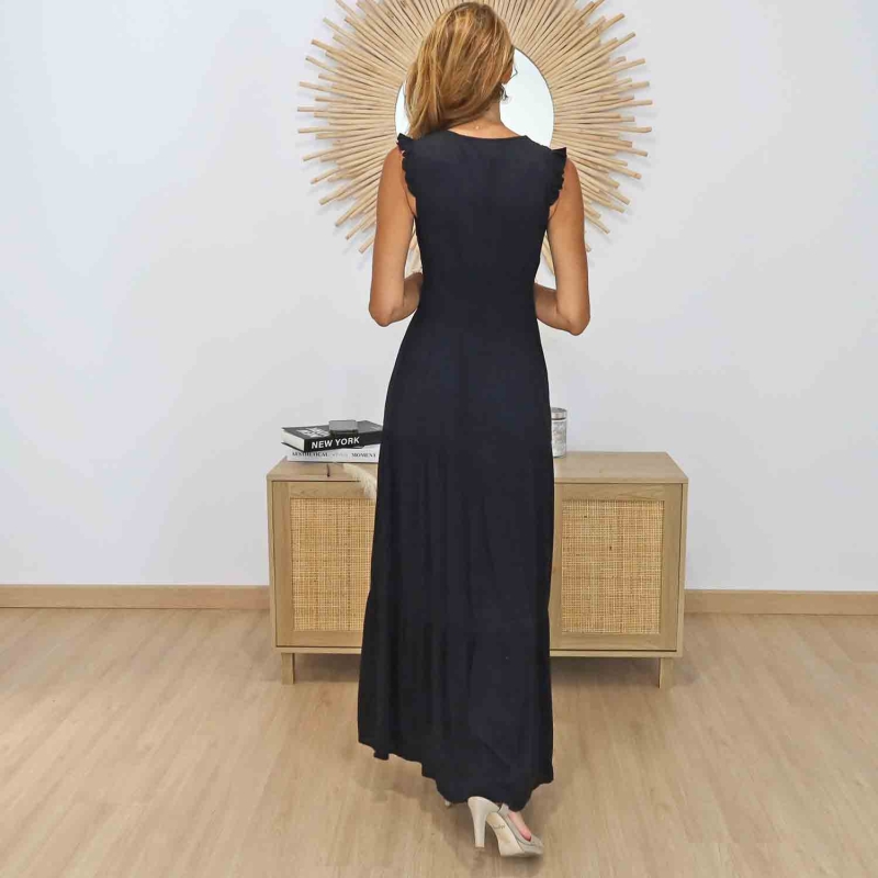 Dos de la robe longue noire cintrée Isis