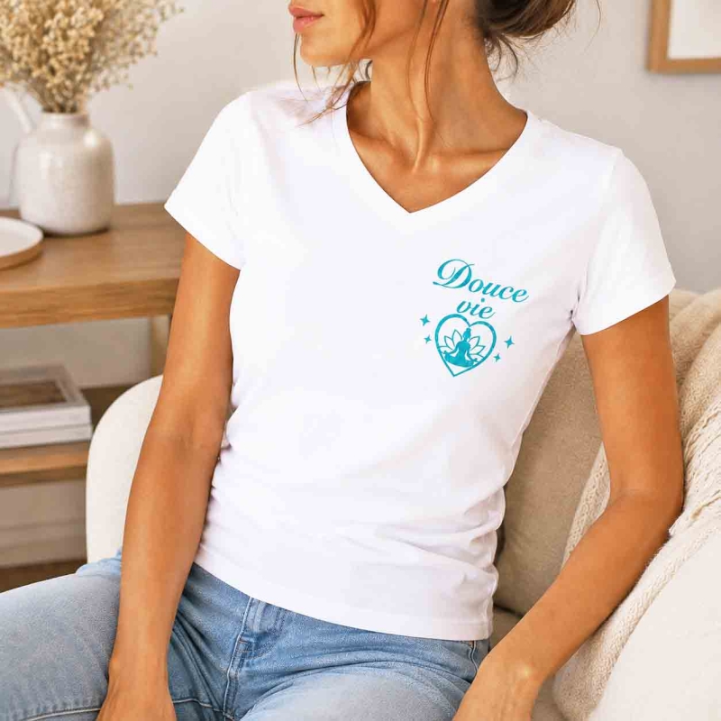 T-shirt blanc femme imprimé poitrine bleu pailleté