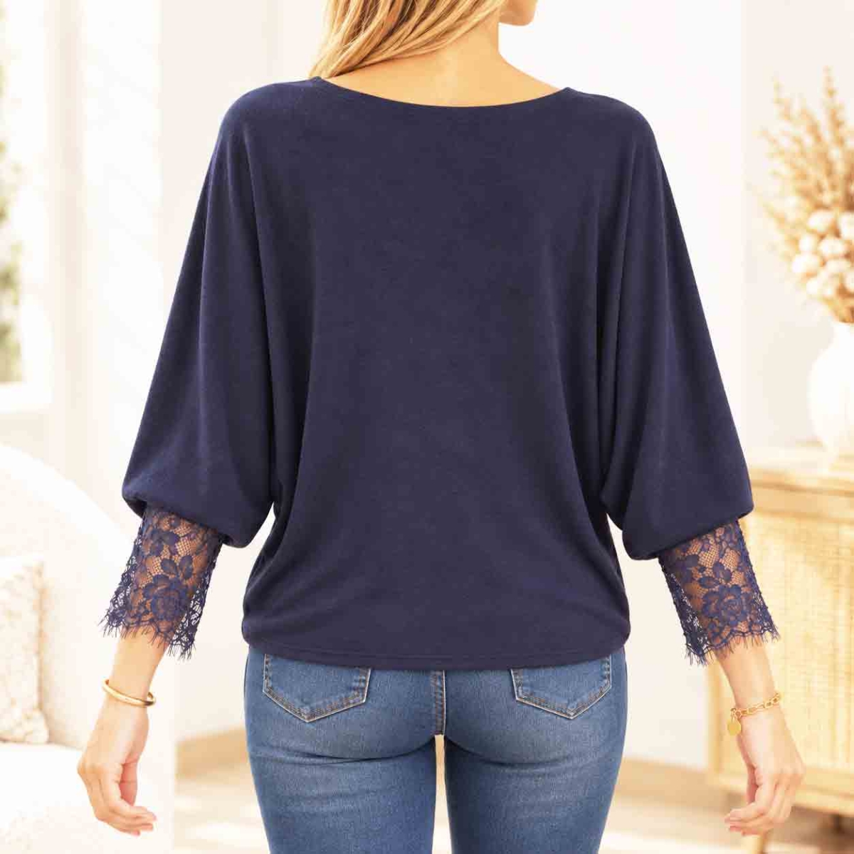 Pull Élise femme en viscose bleu marine finition voile dentelle